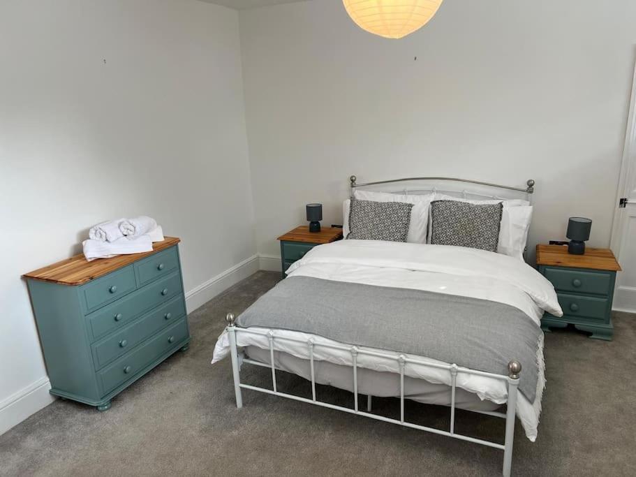 2 Bedroom Cottage In Old Town Swindon Ngoại thất bức ảnh